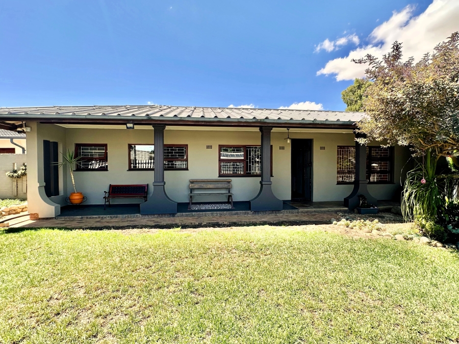 4 Bedroom Property for Sale in Panorama Western Cape